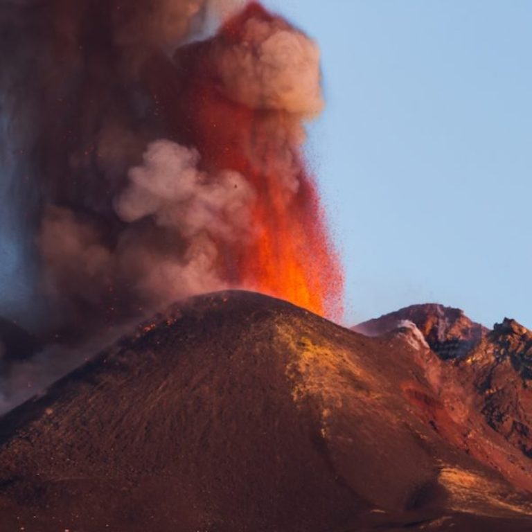 Visitez l'Etna en éruption