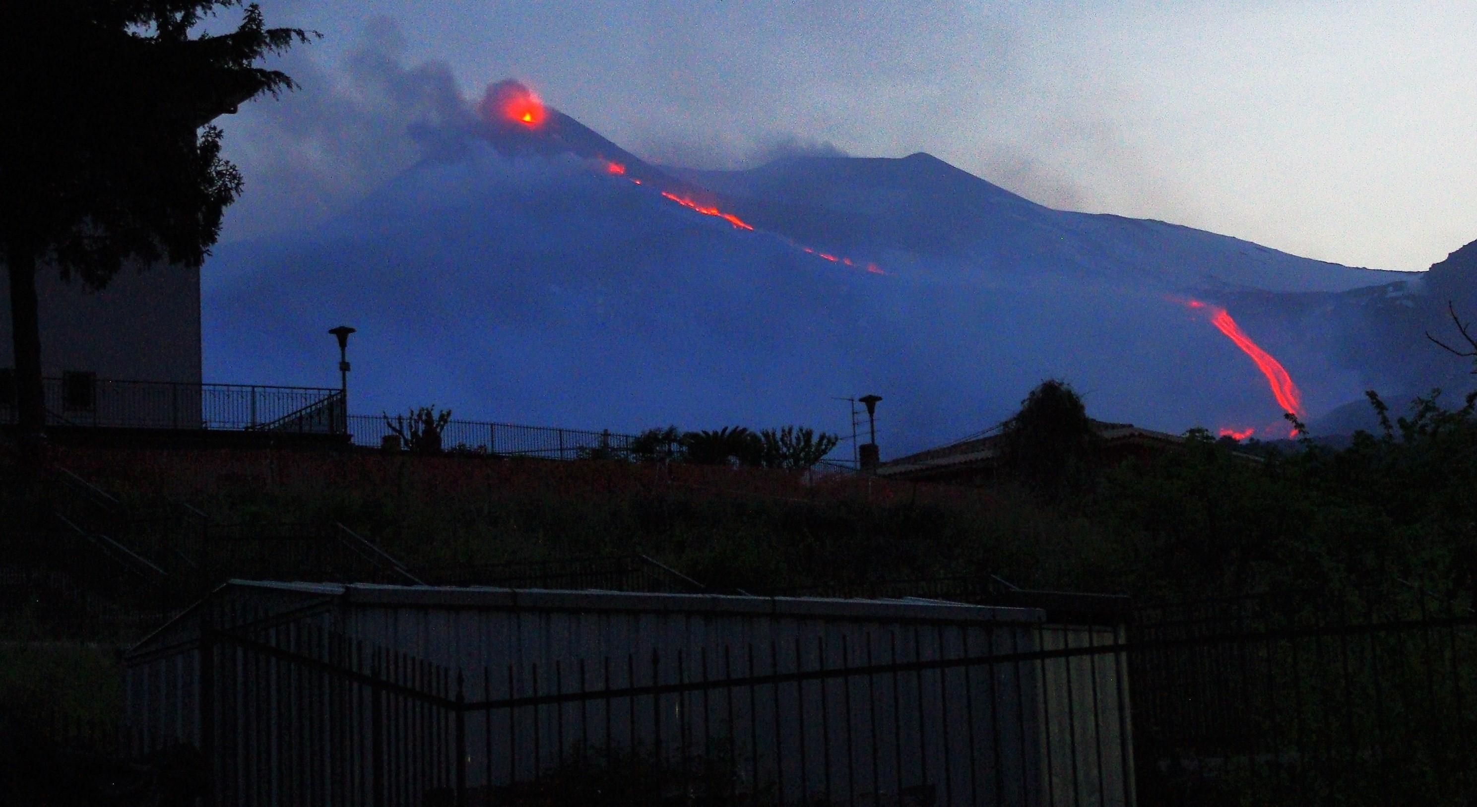 etna eruzione laterale