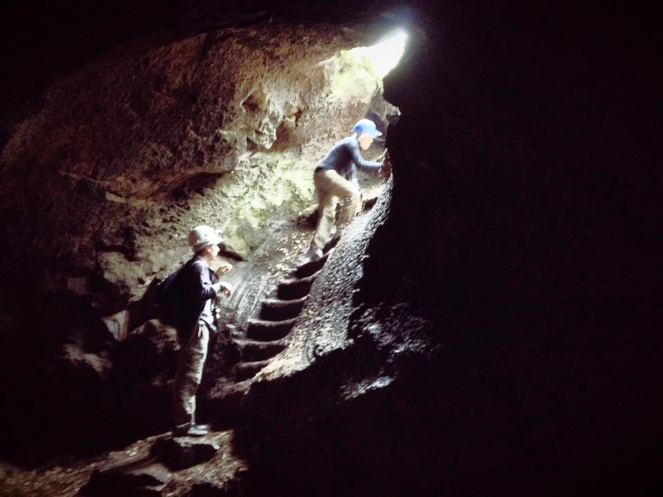 une grotte lavique